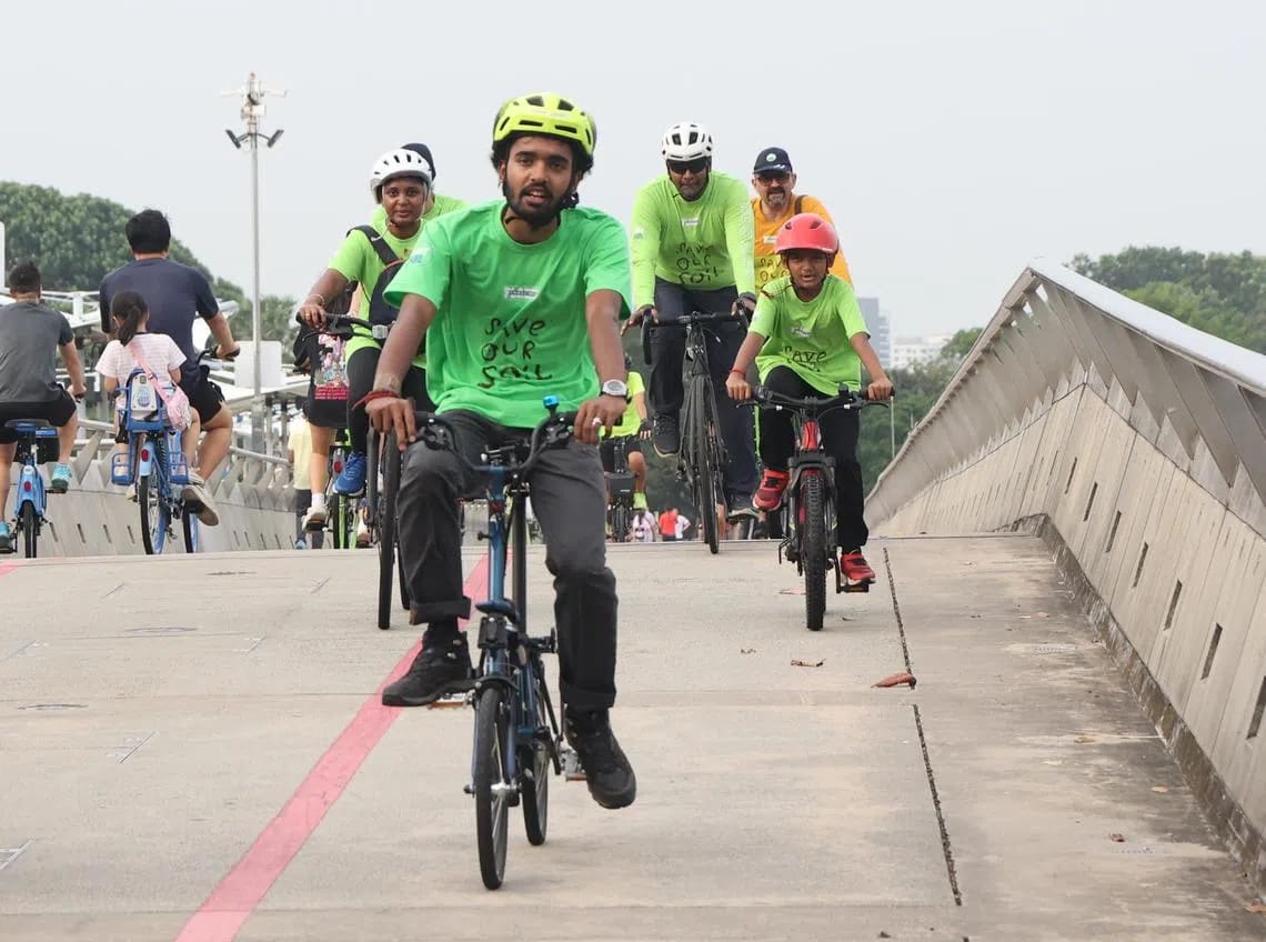 Sahil Jha leading a ride with Save Soil supporters at Marina Bay, Singapore