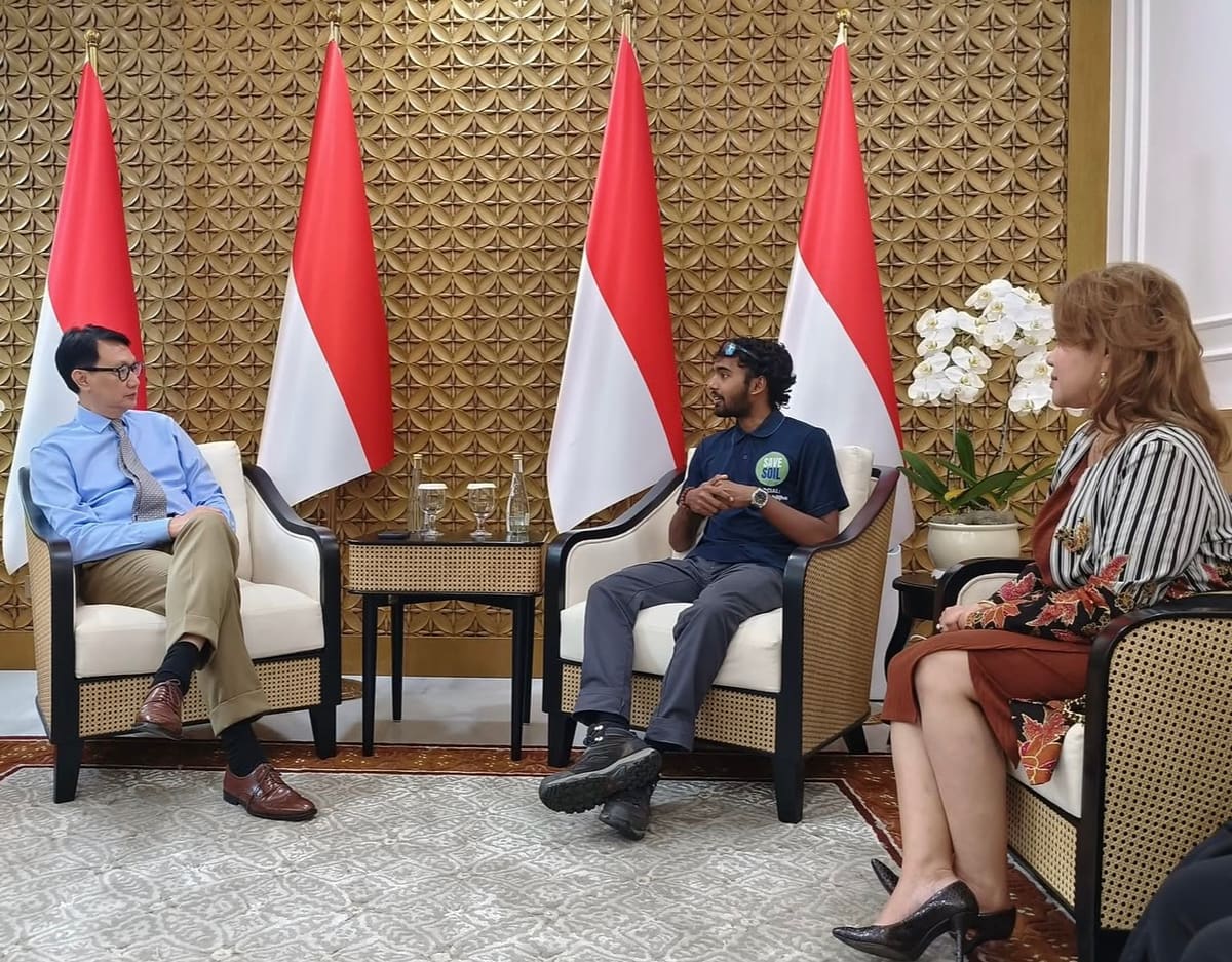 Sahil Jha in conversation with Arif Havas Oegroseno in front of Indonesian flags